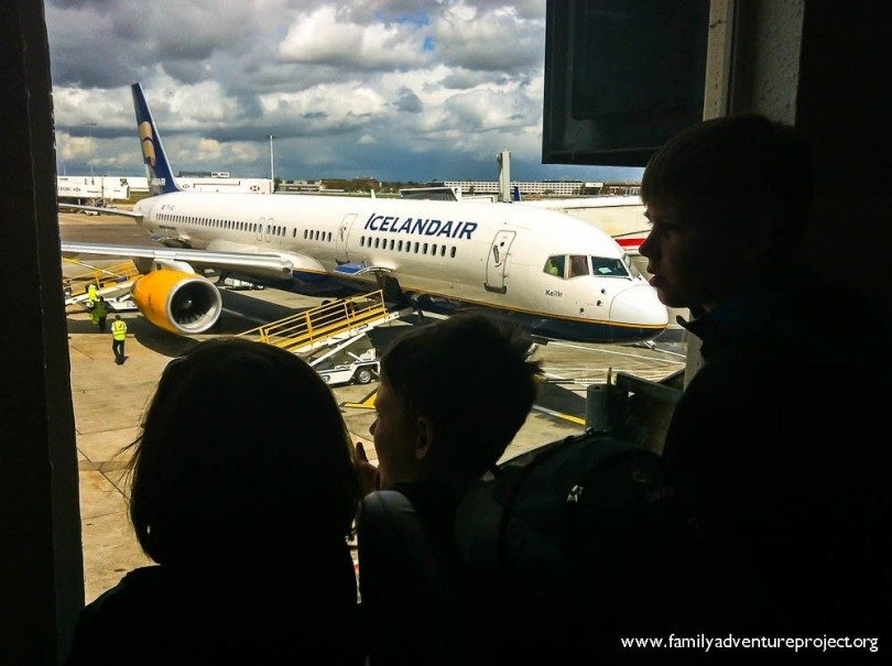 Kids and airplane Icelandair