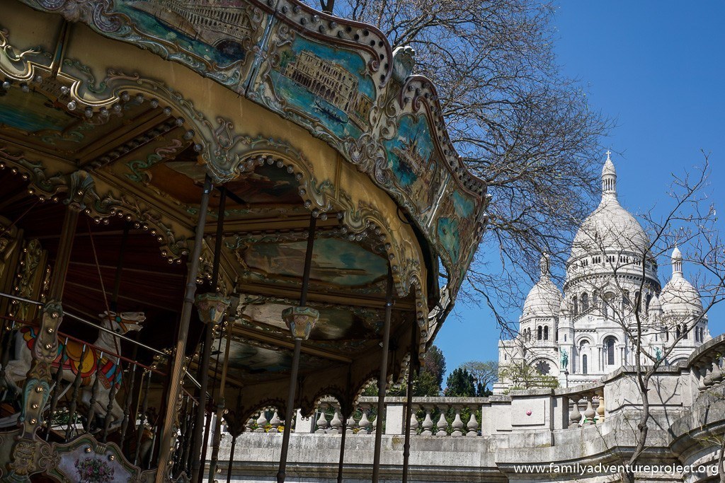Looking up to the Sacré-Cœur in Paris