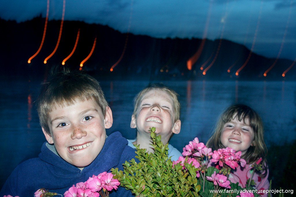 Family laughter on the Rhine
